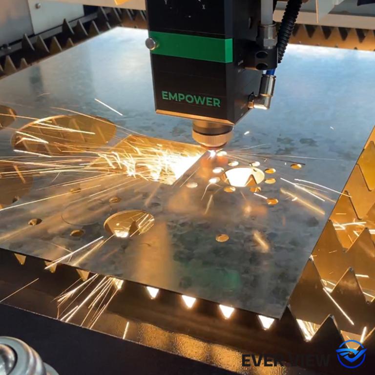Hvordan laserskjæremaskiner oppnår høypresisjonsbehandling: EVER VIEW Machinery demonterer viktige prosesspunkter.